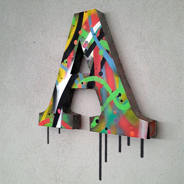 A. Letra caixa + spray. 30,5 X 26,5 X 3 (cm)