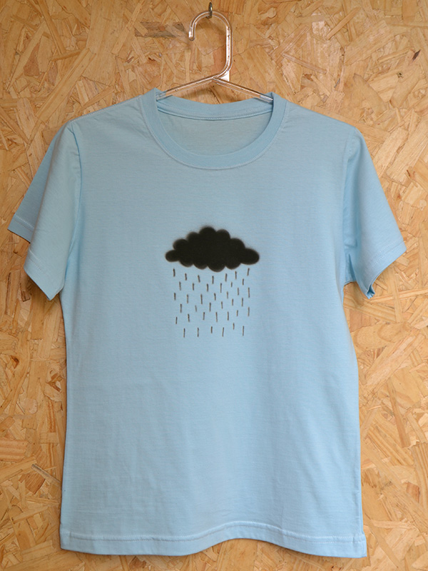 Nuvem negra. Camiseta aerografada por Vilmar Oliveira