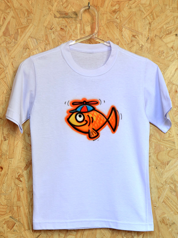 Peixe com boné. Camiseta aerografada por Vilmar Oliveira