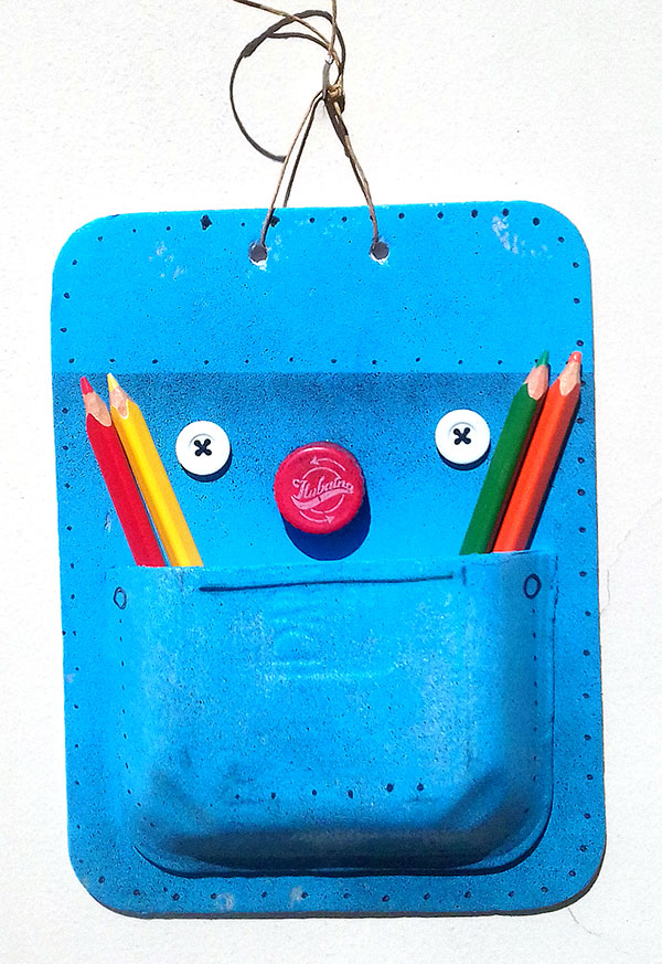 Porta trecos feitos com bandejas de isopor. Projeto voluntário com alunos da EMEF Desembargador Amorim Lima