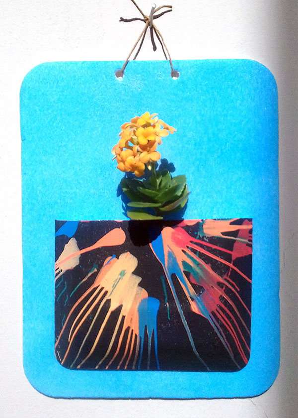 Porta treco com bandejas de isopor feito por alunxs da escola Amorim Lima nas oficinas Festa das Prendas 2019 com a participação de voluntários e a comunidade escolar