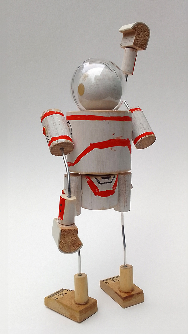 boneco de madeira