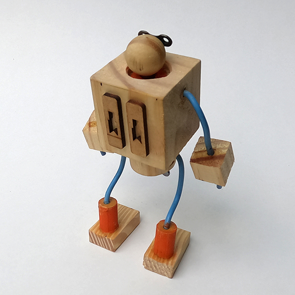 boneco de madeira