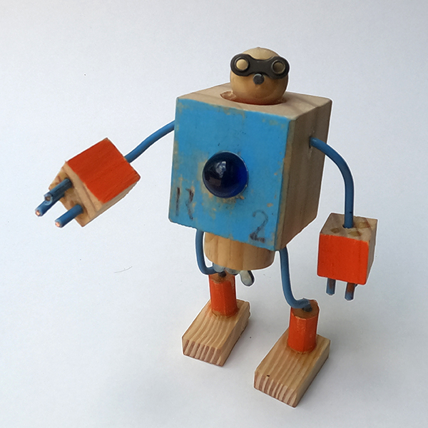 boneco de madeira