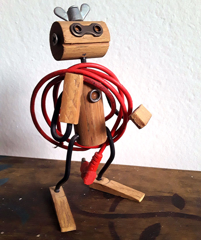 boneco de madeira