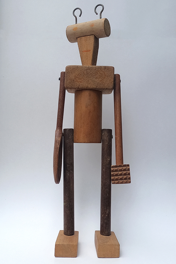 boneco de madeira