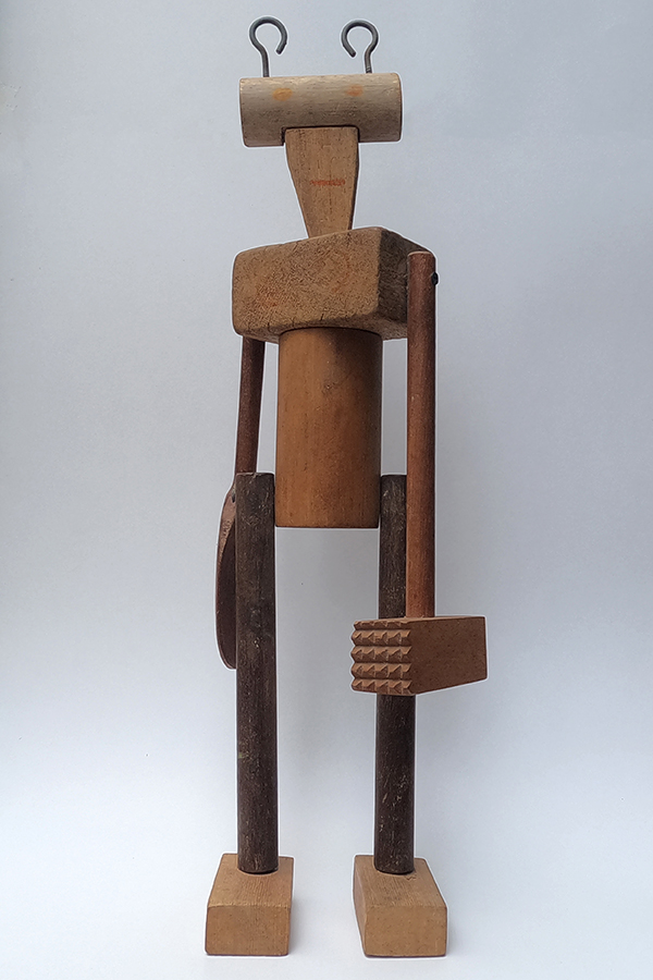 boneco de madeira