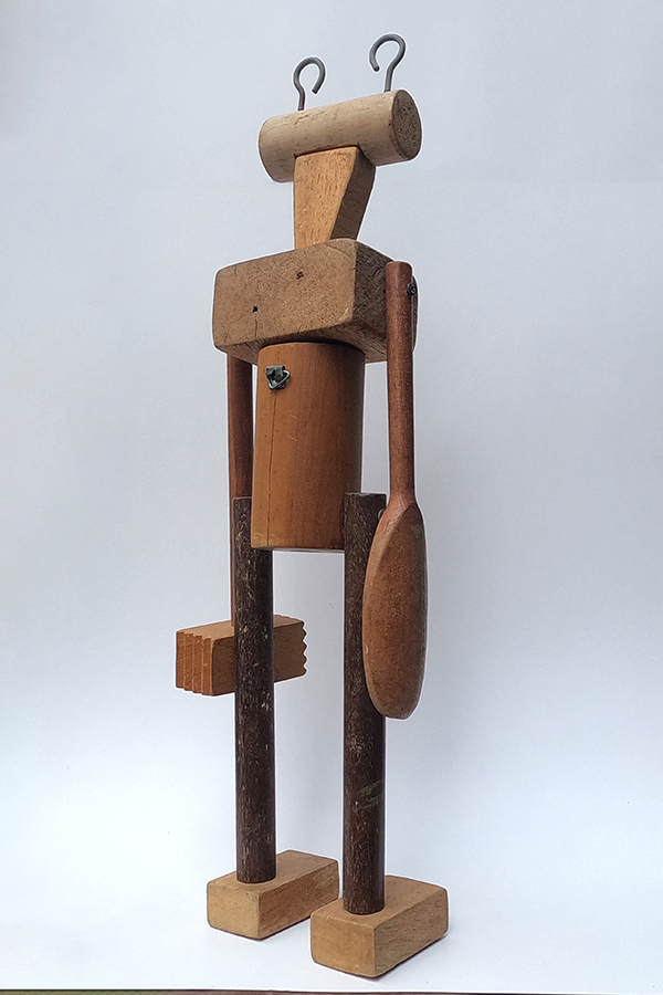 boneco de madeira