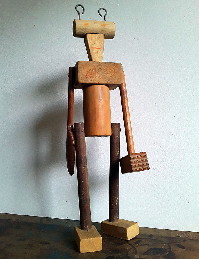 boneco de madeira