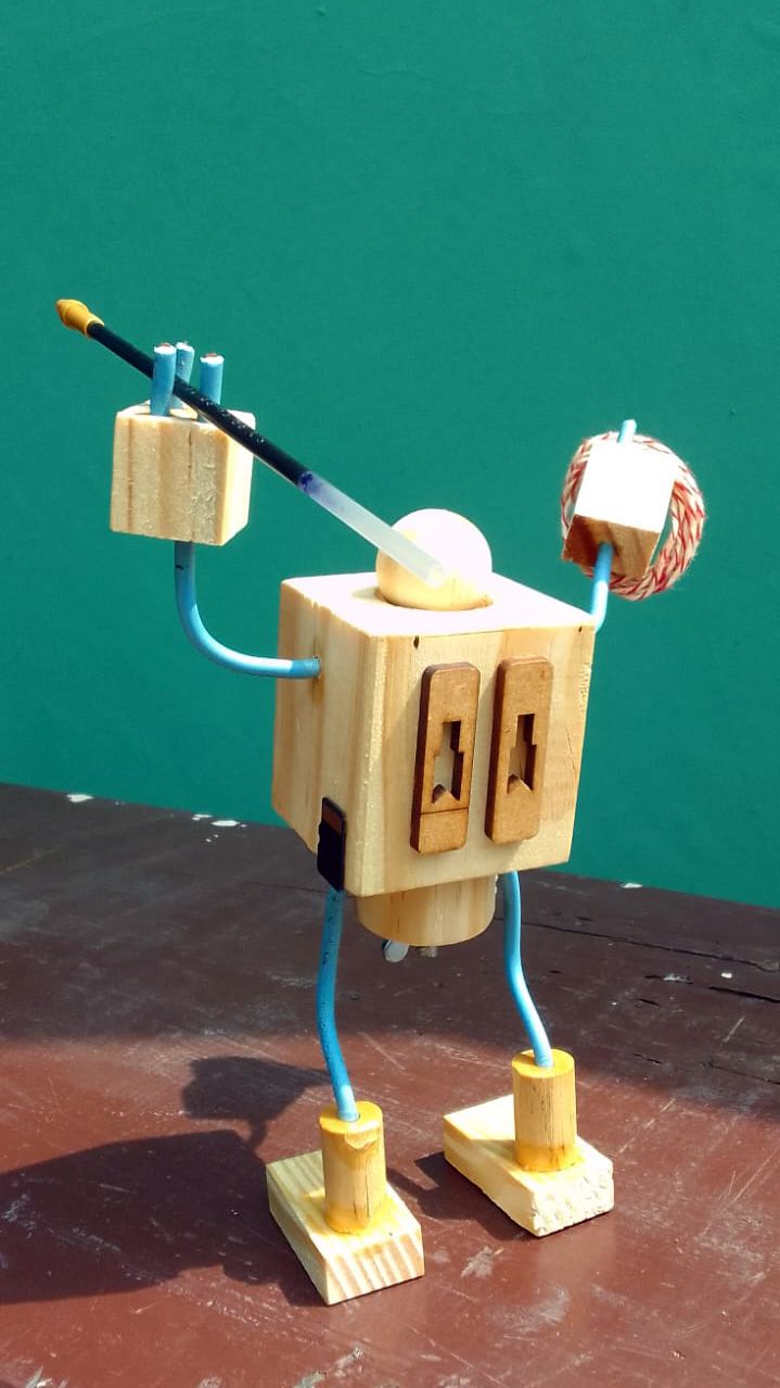 boneco de madeira