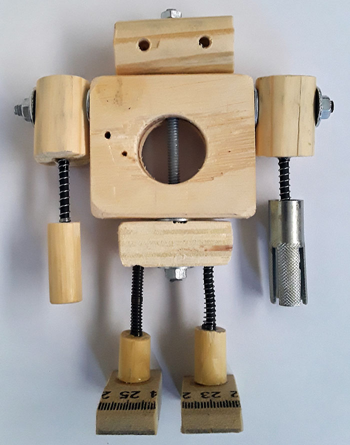 boneco de madeira
